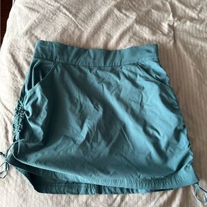 Columbia women’s Teal Skirt skort with Adjustable Features Sz Medium EUC